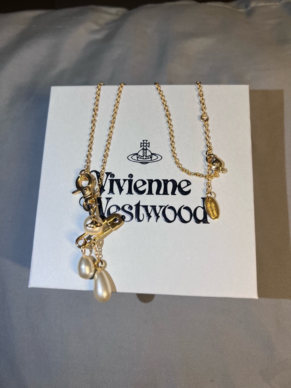 Vivienne Westwood Claude Small Gold-tone Pearl Teardrops Necklace - Picture 8 of 9